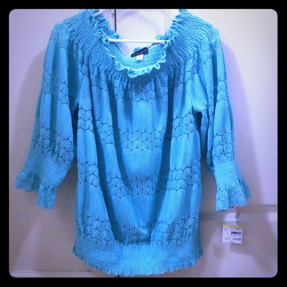 Brand new missy top by Simply styled